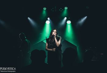 GGGOLDDD - Photo by Melumnia Photography