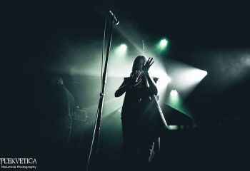 GGGOLDDD - Photo by Melumnia Photography