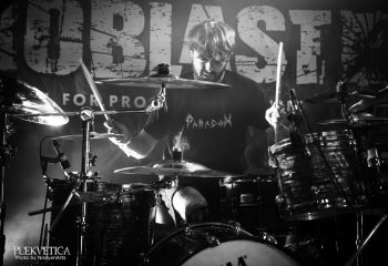 Ice Sealed Eyes by Nissyen Arts