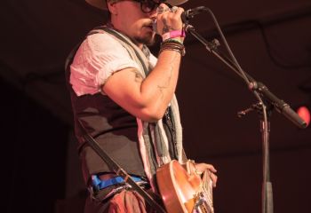 Raiva Rosa - Photo by Marc