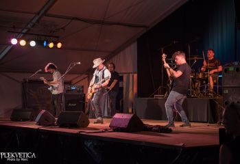 Raiva Rosa - Photo by Marc