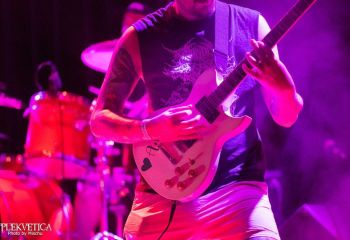 Trust the Shark-photo by Michel Varrin