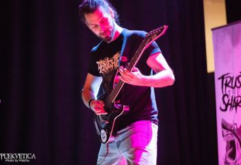 Trust the Shark-photo by Michel Varrin