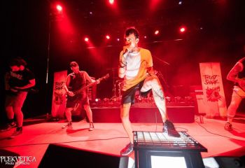 Trust the Shark-photo by Michel Varrin