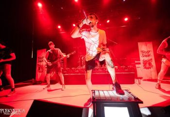 Trust the Shark-photo by Michel Varrin