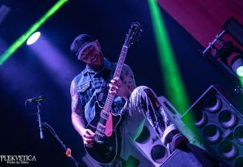 While She Sleeps - Photo by Dänu