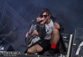 while-she-sleeps-a7509551