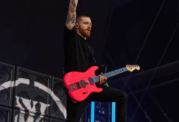 while-she-sleeps-a7509634