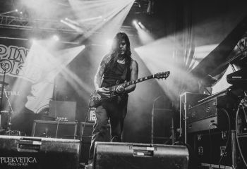 Yawing Man - Photo by Roli