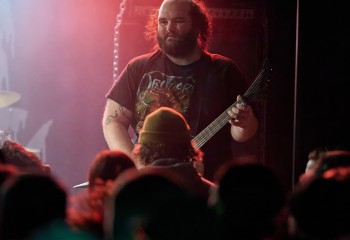 200 Stab Wounds - Photo By Peti