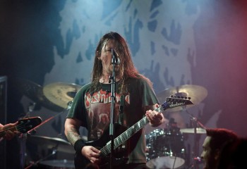 200 Stab Wounds - Photo By Peti