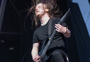 Bloodred Hourglass - Photo by Dänu