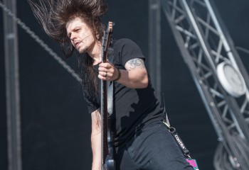 Bloodred Hourglass - Photo by Dänu