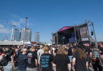 Bloodred Hourglass - Photo by Dänu