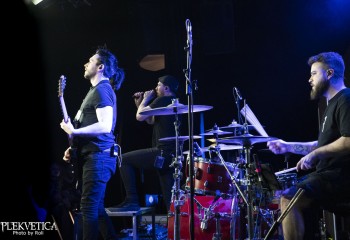 Defects - Photo by Roli