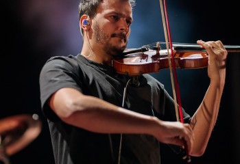 Dirty Shirt - Photo By Peti