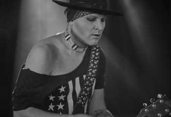 FLORIAN GREY - Photo By Peti