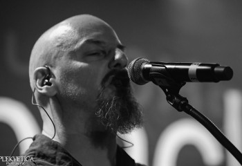 Kissin Black - Photo by Pat