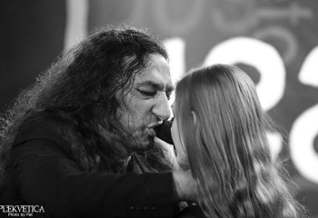 Kissin Black - Photo by Pat