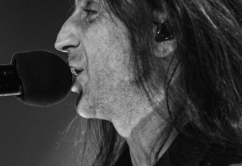 Kissin Black - Photo by Pat