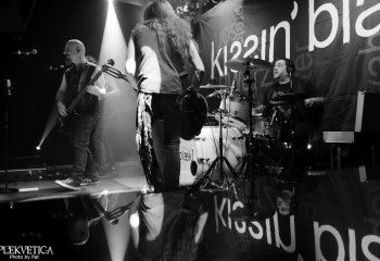 Kissin Black - Photo by Pat