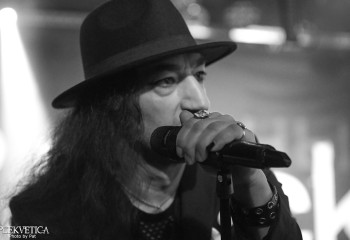 Kissin Black - Photo by Pat