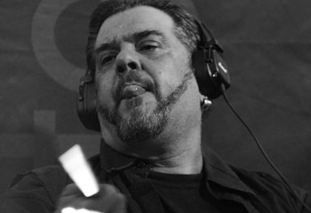 Kissin Black - Photo by Pat