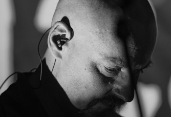 Kissin Black - Photo by Pat