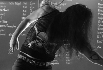 Kissin Black - Photo by Pat