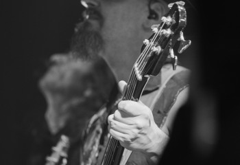 Kissin Black - Photo by Pat