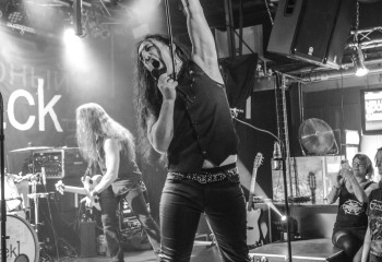 Kissin Black - Photo by Pat