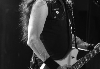 Kissin Black - Photo by Pat