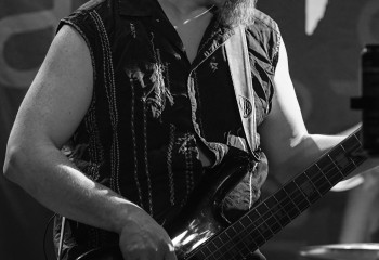 Kissin Black - Photo by Pat