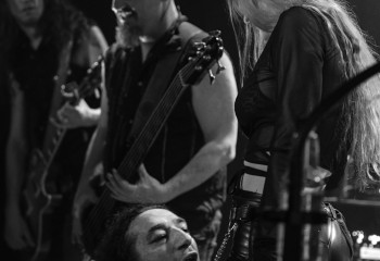 Kissin Black - Photo by Pat