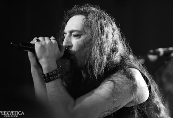 Kissin Black - Photo by Pat