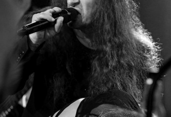 Kissin Black - Photo by Pat