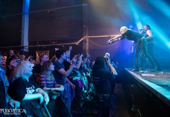 Kissing Dynamite-photo by Michel Varrin