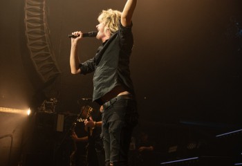 Kissing Dynamite-photo by Michel Varrin