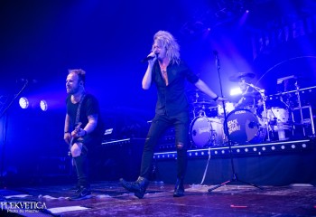 Kissing Dynamite-photo by Michel Varrin