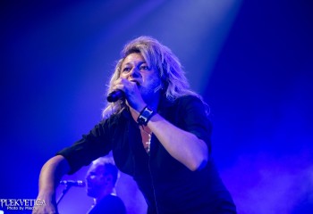 Kissing Dynamite-photo by Michel Varrin