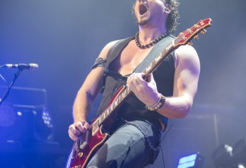 Kissing Dynamite-photo by Michel Varrin