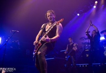 Kissing Dynamite-photo by Michel Varrin