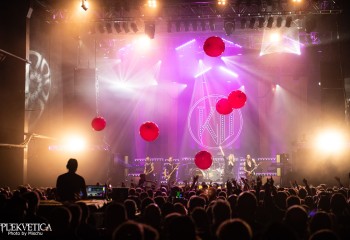 Kissing Dynamite-photo by Michel Varrin