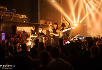 Kissing Dynamite-photo by Michel Varrin