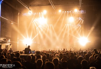 Kissing Dynamite-photo by Michel Varrin