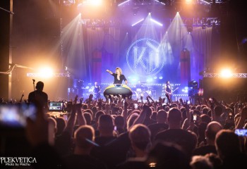 Kissing Dynamite-photo by Michel Varrin