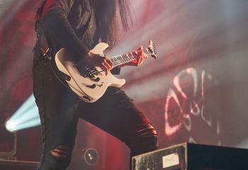 arch-enemy-the-hall-7r504385