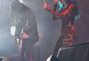 arch-enemy-the-hall-7r504404