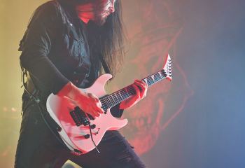 arch-enemy-the-hall-7r504433