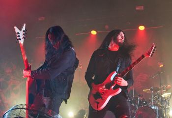 arch-enemy-the-hall-7r504444